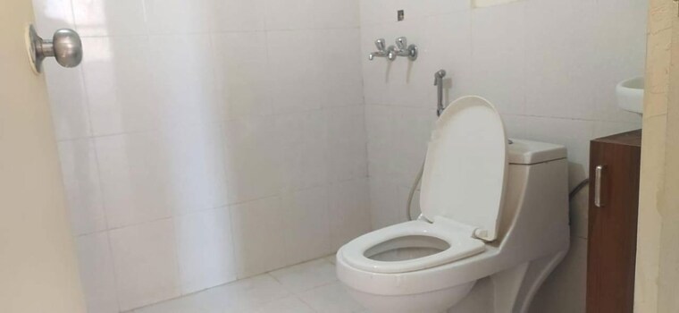 Bathroom, pyramid-urban-homes 2 Bedroom 738 Sq.Ft. Apartment In Sector 70a Gurgaon 10512584