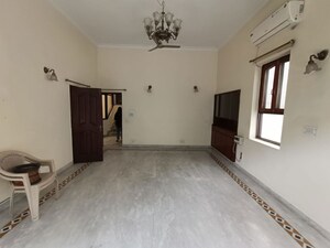 Room in 4 BHK Builder Floor at Vasant Vihar – for Rent