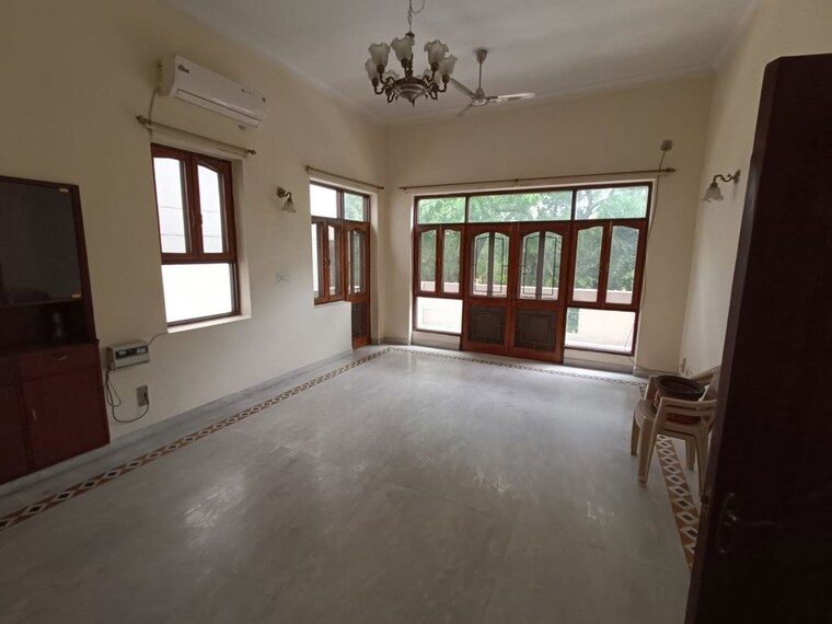Room, vasant vihar 4 Bedroom 3600 Sq.Ft. Builder Floor In Vasant Vihar Delhi 10512629