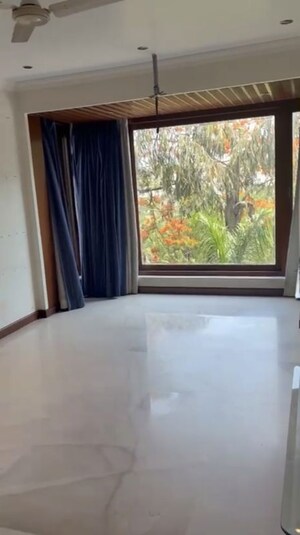 Room in 2 BHK Apartment at 71 Las Palmas, Malabar Hill – for Rent