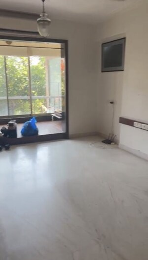 Room in 2 BHK Apartment at 71 Las Palmas, Malabar Hill – for Rent