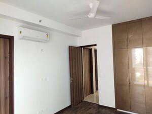 Room in 3 BHK Apartment at Capital Residency 360, Sector 70a – for Rent