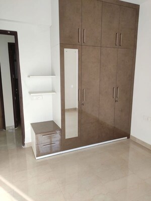 Room in 3 BHK Apartment at Capital Residency 360, Sector 70a – for Rent