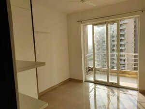 Room in 3 BHK Apartment at Capital Residency 360, Sector 70a – for Rent