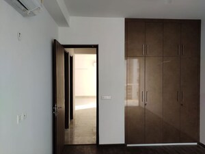 Room in 3 BHK Apartment at Capital Residency 360, Sector 70a – for Rent