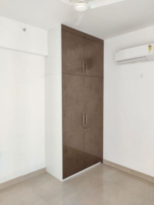 Room in 3 BHK Apartment at Capital Residency 360, Sector 70a – for Rent