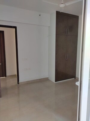 Room in 3 BHK Apartment at Capital Residency 360, Sector 70a – for Rent