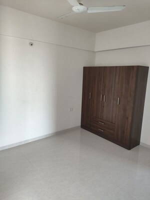 Room in 2.5 BHK Apartment at DSR RR Avenues, Yelahanka – for Rent