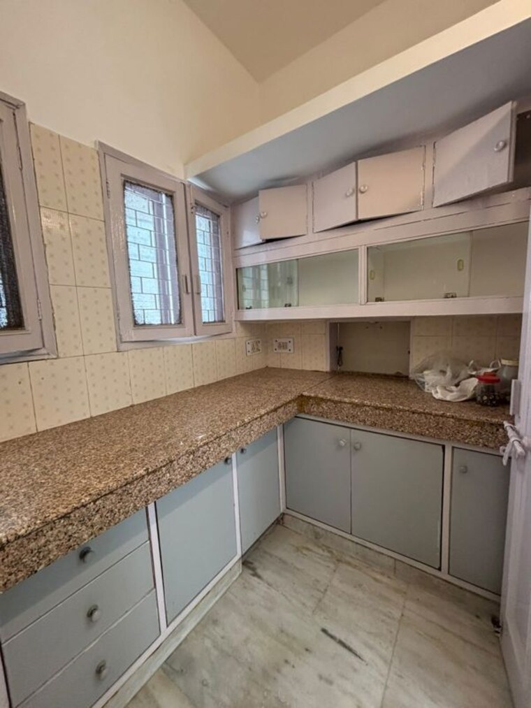 Kitchen, sarvodaya enclave 2.5 Bedroom 2000 Sq.Ft. Builder Floor In Sarvodaya Enclave Delhi 10512739