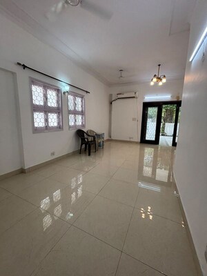Room in 2.5 BHK Builder Floor at Sarvodaya Enclave – for Rent