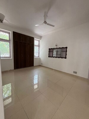 Room in 2.5 BHK Builder Floor at Sarvodaya Enclave – for Rent