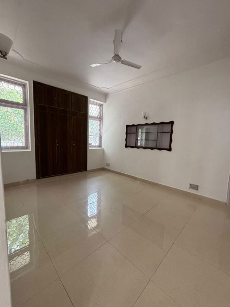 Room, sarvodaya enclave 2.5 Bedroom 2000 Sq.Ft. Builder Floor In Sarvodaya Enclave Delhi 10512739