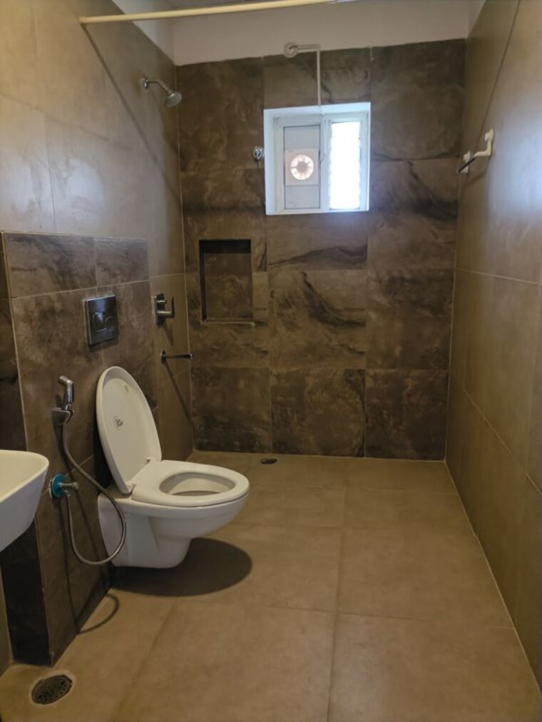 Bathroom, jubilee-residency 3 Bedroom 3200 Sq.Ft. Apartment In Jubilee Hills Hyderabad 10512731