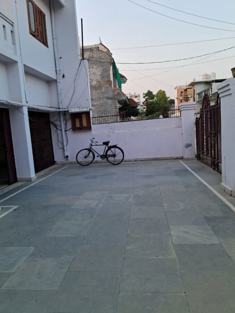 Balcony, jankipuram 6+ Bedroom 8000 Sq.Ft. Villa In Jankipuram Lucknow 10512775