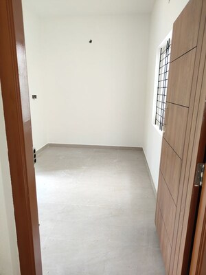 Room in 1 RK Builder Floor at Lb Shastri Nagar – for Rent