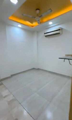 Room in 4 BHK Builder Floor at Ansal API Versalia, Sector 67a – for Rent