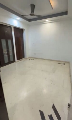 Room in 4 BHK Builder Floor at Ansal API Versalia, Sector 67a – for Rent