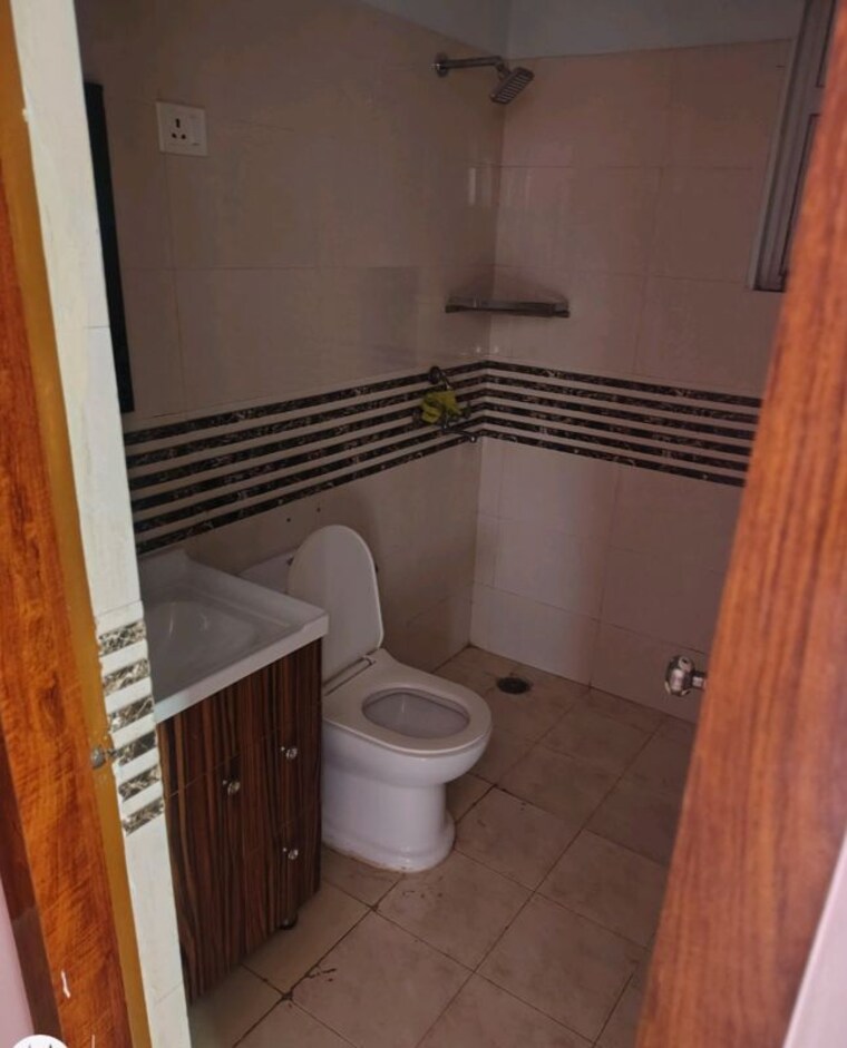 Bathroom, shree-vardhman-green-court 2 Bedroom 700 Sq.Ft. Apartment In Sector 90 Gurgaon 10512809