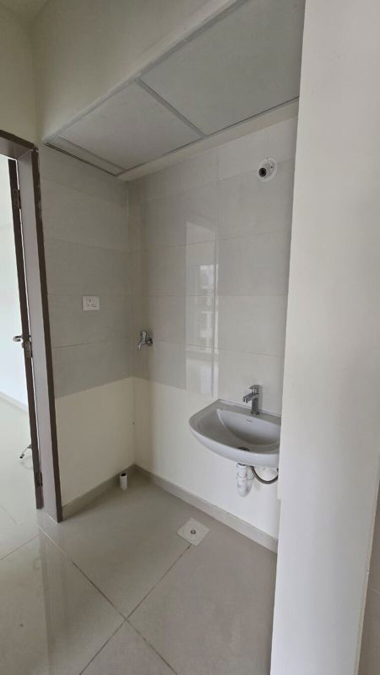 Bathroom, paranjape-trident-towers 1 Bedroom 560 Sq.Ft. Apartment In Wakad Pune 10512837
