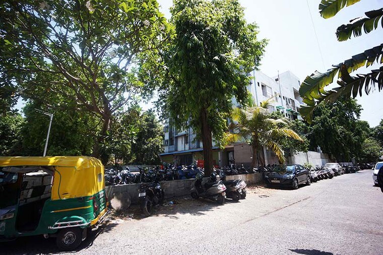  Parking, navrangpura Commercial Office Space 1700 Sq.Ft. In Navrangpura Ahmedabad 10512845