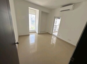 Room in 3 BHK Apartment at Spaze Privy AT4, Sector 84 – for Rent