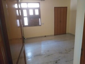 Room in 1 BHK Independent House at Sector 31 – for Rent