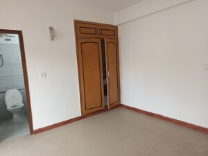 Room in 3 BHK Apartment at Eldeco Utopia, Sector 93a – for Rent