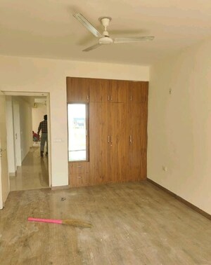 Room in 3 BHK Apartment at Emaar Gurgaon Greens, Sector 102 – for Rent