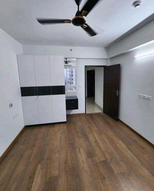 Room in 3 BHK Apartment at Hero Homes Gurgaon, Sector 104 – for Rent