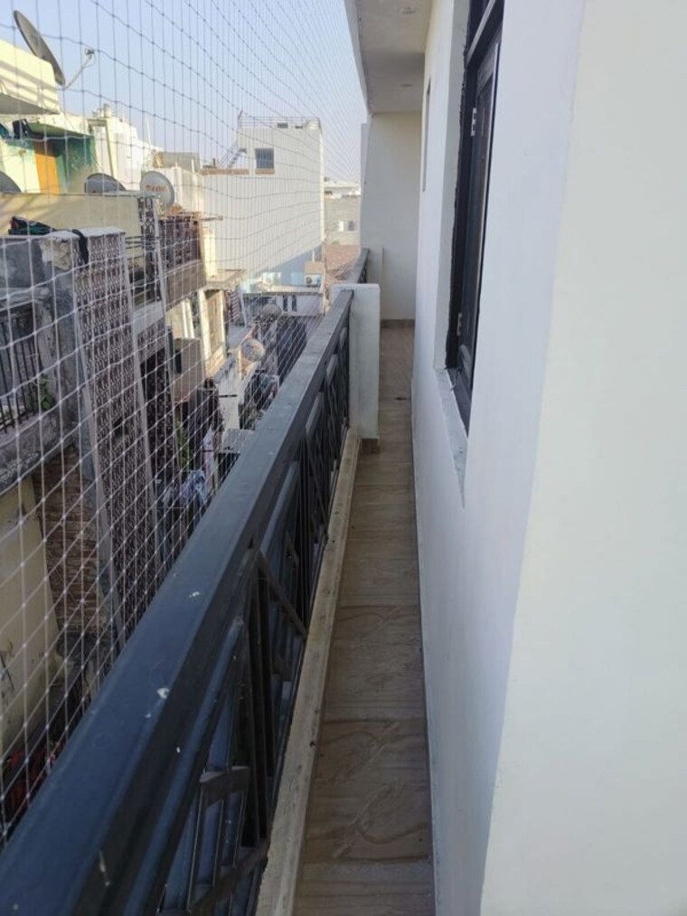 Balcony, haidarpur 4 Bedroom 900 Sq.Ft. Builder Floor In Haidarpur Delhi 10512899