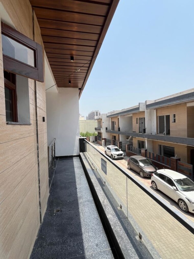 Balcony, sector 125 3 Bedroom 103 Sq.Yd. Independent House In Sector 125 Kharar 10513041