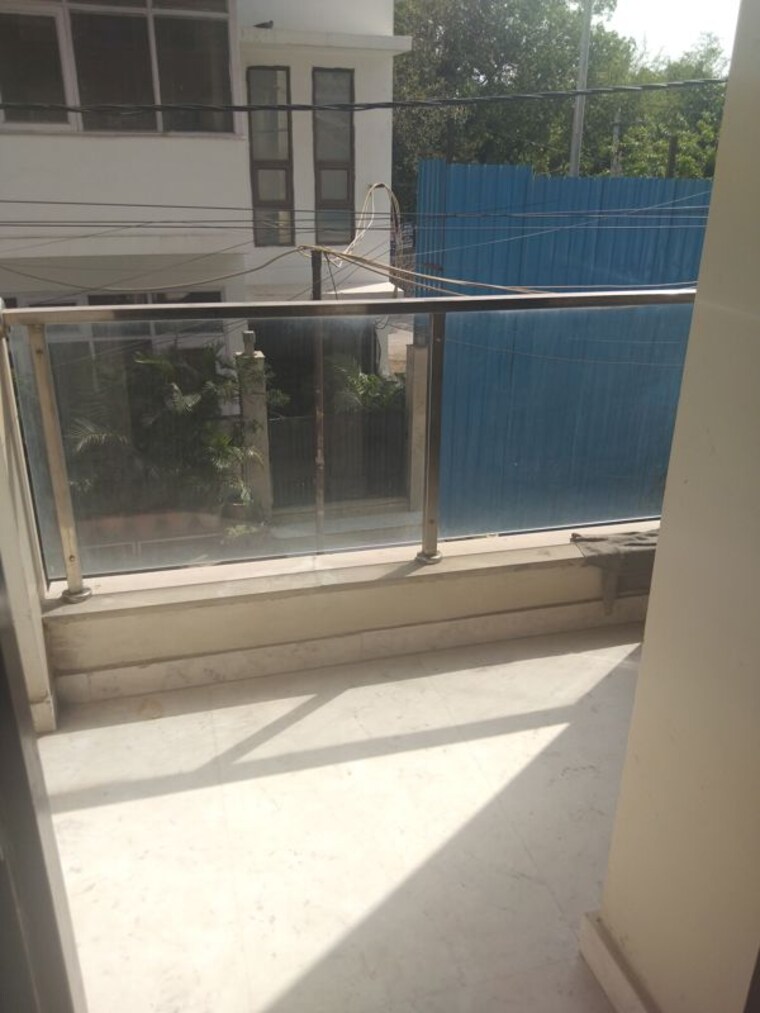 Balcony, new rajinder nagar 3 Bedroom 100 Sq.Yd. Builder Floor In New Rajinder Nagar Delhi 10513065