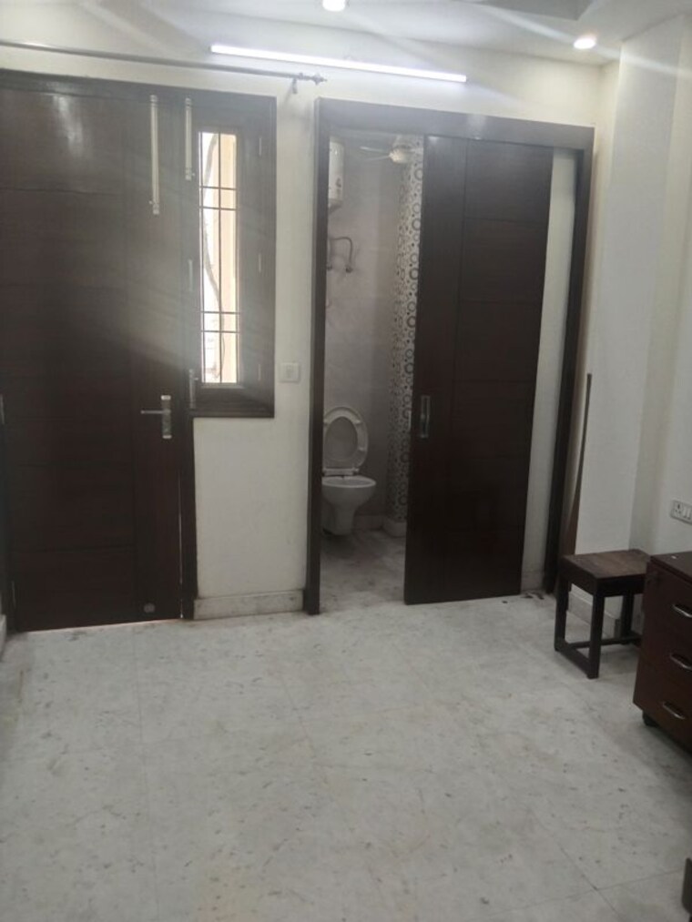 Living Room, new rajinder nagar 3 Bedroom 100 Sq.Yd. Builder Floor In New Rajinder Nagar Delhi 10513065
