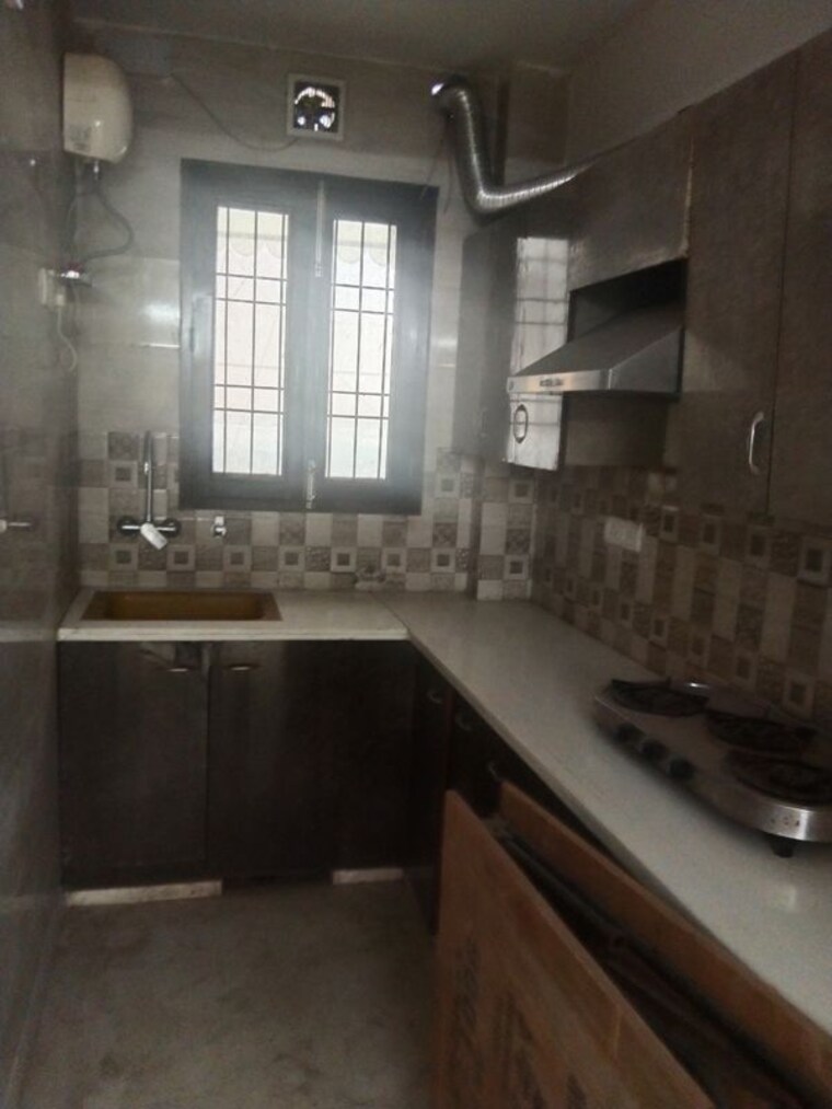 Kitchen, new rajinder nagar 3 Bedroom 100 Sq.Yd. Builder Floor In New Rajinder Nagar Delhi 10513065