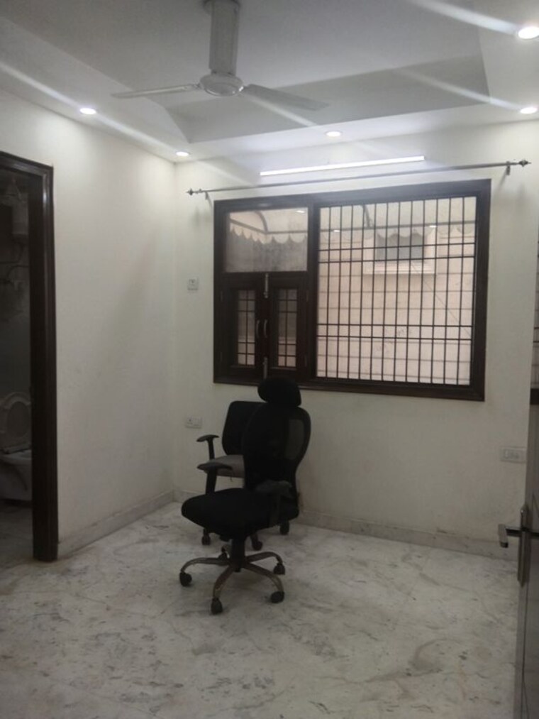 Living Room, new rajinder nagar 3 Bedroom 100 Sq.Yd. Builder Floor In New Rajinder Nagar Delhi 10513065
