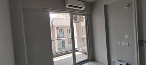 Room in 3.5 BHK Apartment at Signature Global City, Sector 37d – for Rent