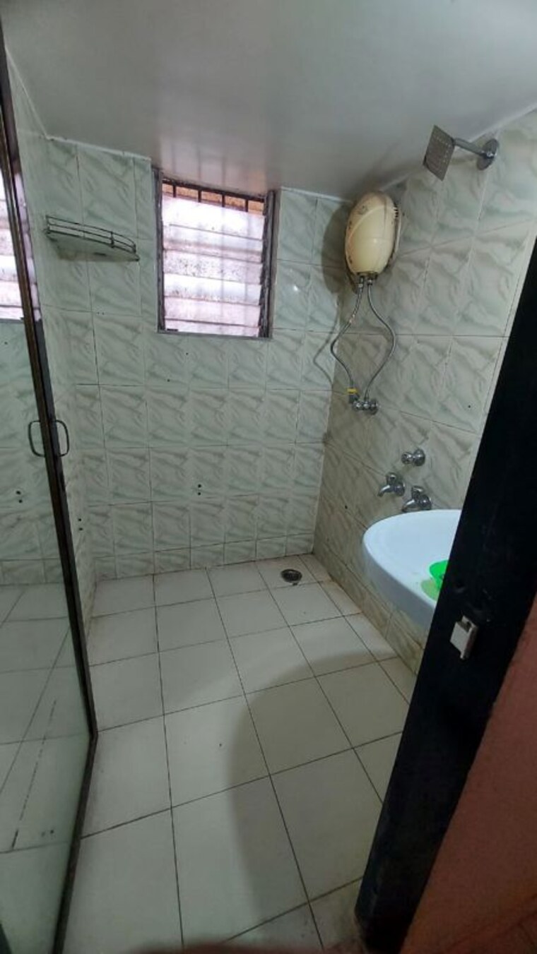 Bathroom, vijay-park 1 Bedroom 450 Sq.Ft. Apartment In Kasarvadavali Thane 10513101