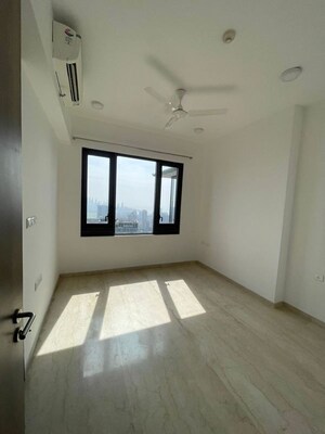 Room in 2 BHK Apartment at Lodha The Park, Worli – for Sale