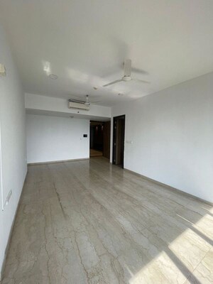 Room in 2 BHK Apartment at Lodha The Park, Worli – for Sale