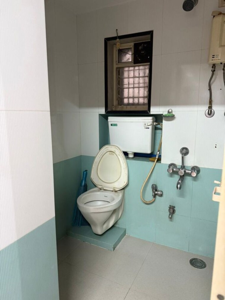 Bathroom, kanika-chs 2 Bedroom 625 Sq.Ft. Apartment In Andheri East Mumbai 10513112