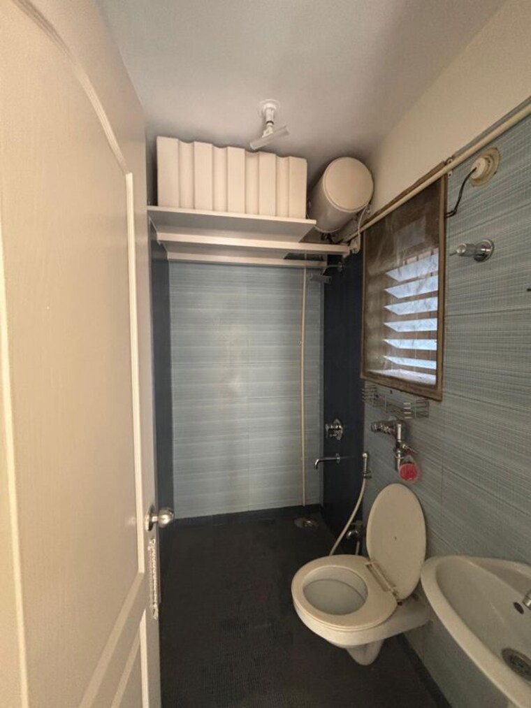 Bathroom, shakti-sadan-apartment 3 Bedroom 1000 Sq.Ft. Apartment In Bandra East Mumbai 10513129