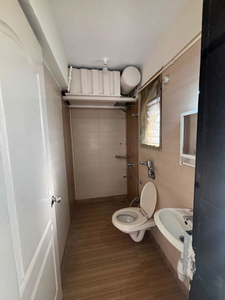 Bathroom, shakti-sadan-apartment 3 Bedroom 1000 Sq.Ft. Apartment In Bandra East Mumbai 10513132
