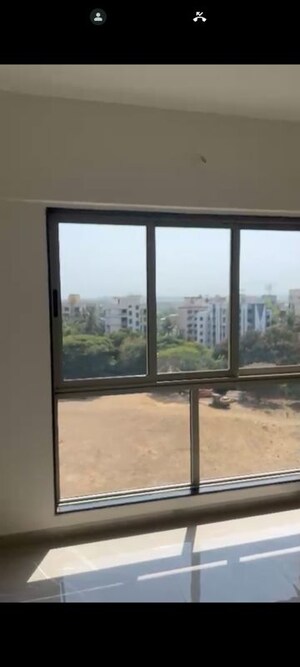 Room in 2 BHK Apartment at Veena Smart Homes, Kandivali West – for Rent