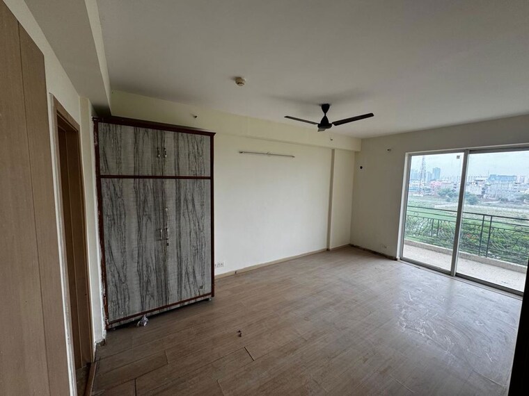 Room, dlf-new-town-heights-ii 3.5 Bedroom 1850 Sq.Ft. Apartment In Sector 86 Gurgaon 10513159