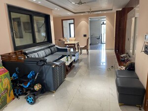 Living Room in 3 BHK Builder Floor at Sector 63 – for Rent