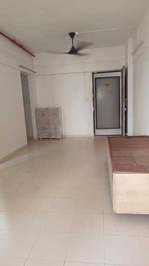 Room in 1 BHK Apartment at Kohinoor Riverdale, Kharadi – for Rent
