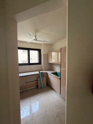 Room in 4 BHK Apartment at Panchsheel Park – for Rent
