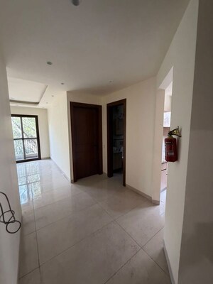 Room in 4 BHK Apartment at Panchsheel Park – for Rent