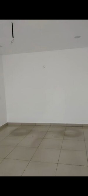 Room in  Showroom at Ludhiana City Centre – for Rent