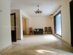 Room in 3 BHK Apartment at Greater Kailash ii – for Rent